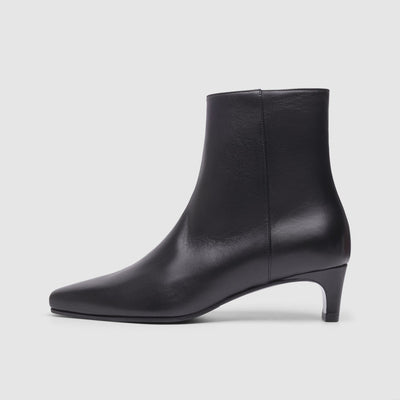 Lace-up boots for women
